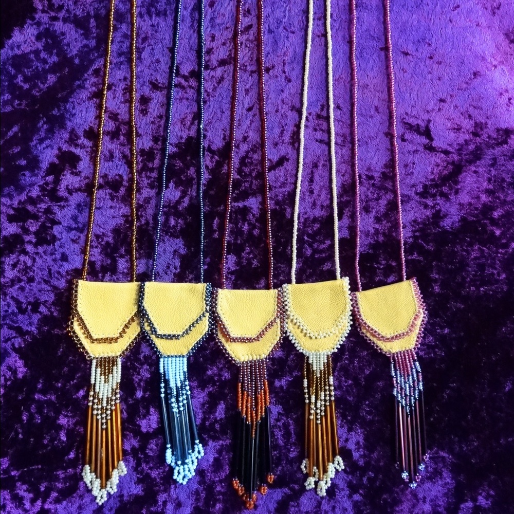 *READ DESCRIPTION* Native American Beaded Medicine Bag Necklace - Picture 4 of 5